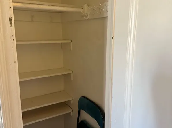 320 East 42nd Street image 4 of 8