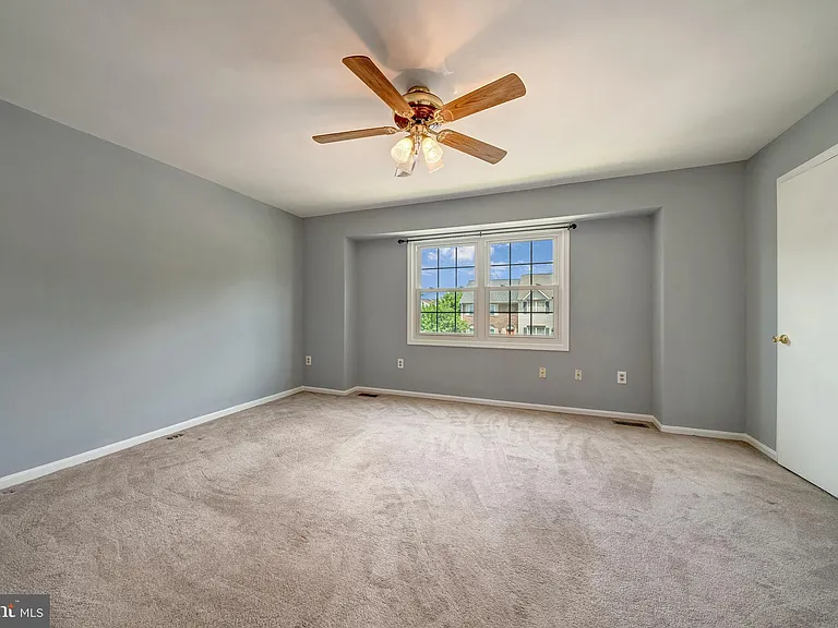 8593 Burlington Ct — Photo 19