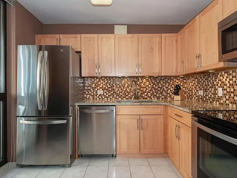 33 W Delaware Pl #12B — Photo 5