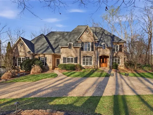 141 Wellsprings Ct, Pfafftown, NC 27040