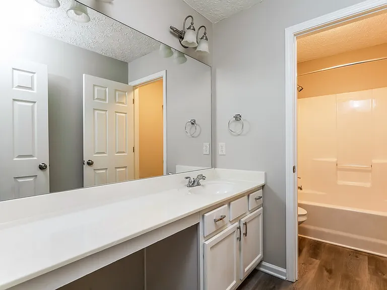 1304 Ivey Pointe Dr — Photo 16