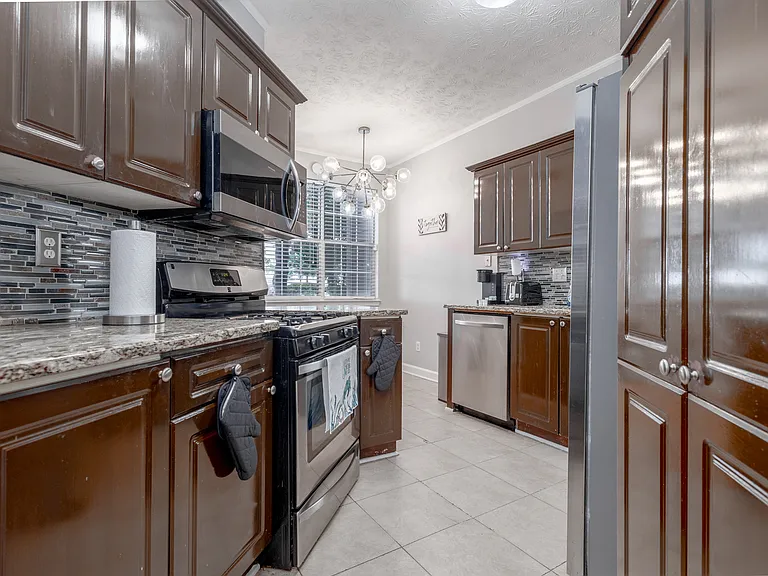 510 Fraser St SE — Photo 5