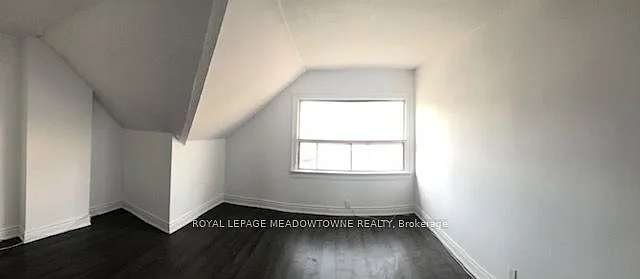1211 College St #UPPER — Photo 32