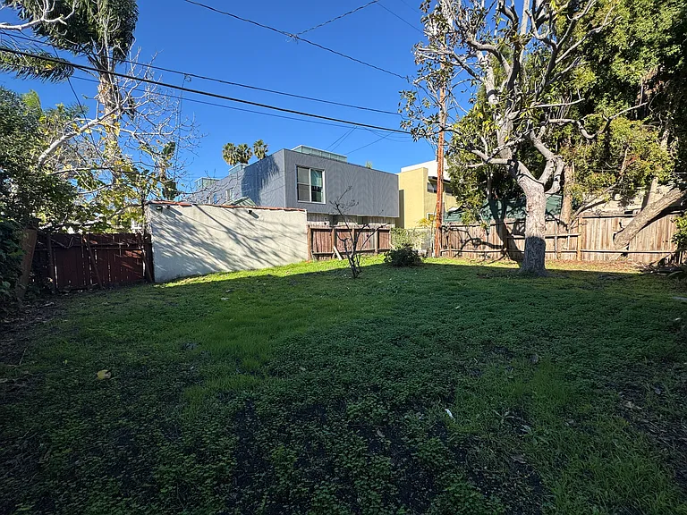849 N West Knoll Dr — Photo 47