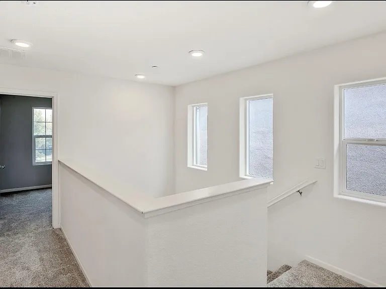 11030 International Dr — Photo 26