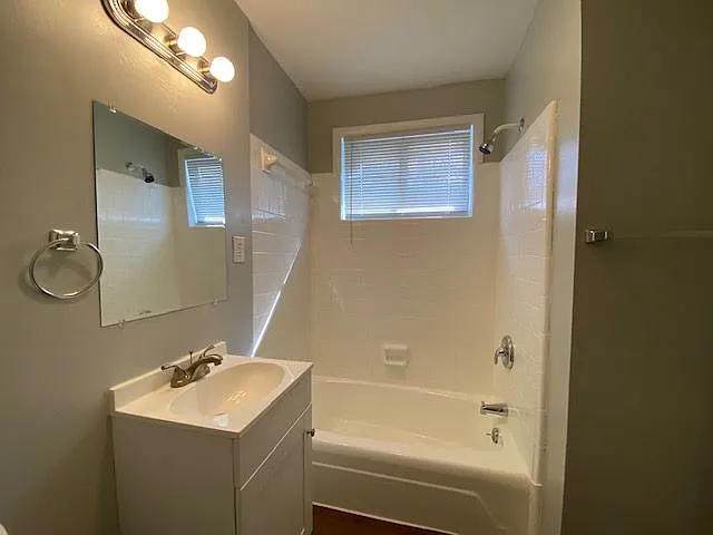 Lynhaven Apartments — Photo 8