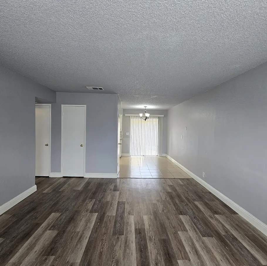 2 bed, 950 sqft, $1,500 — Photo 4
