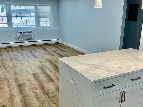 3rd image of 389 Washington St #33
