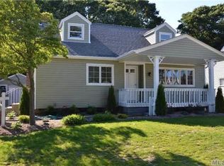 1112 Lakeshore Dr, Massapequa Park, NY 11762
