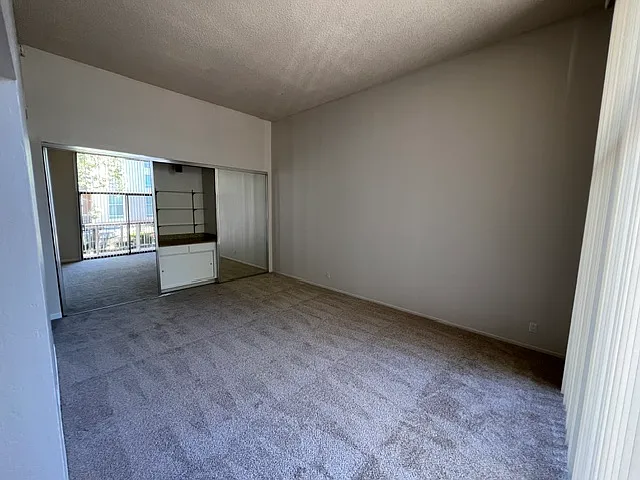 310 N Civic Dr — Photo 14