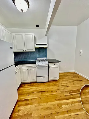 Rented by City Connections Realty | media 9