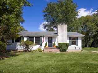 28 Oakdale Rd, Chester, NJ 07930