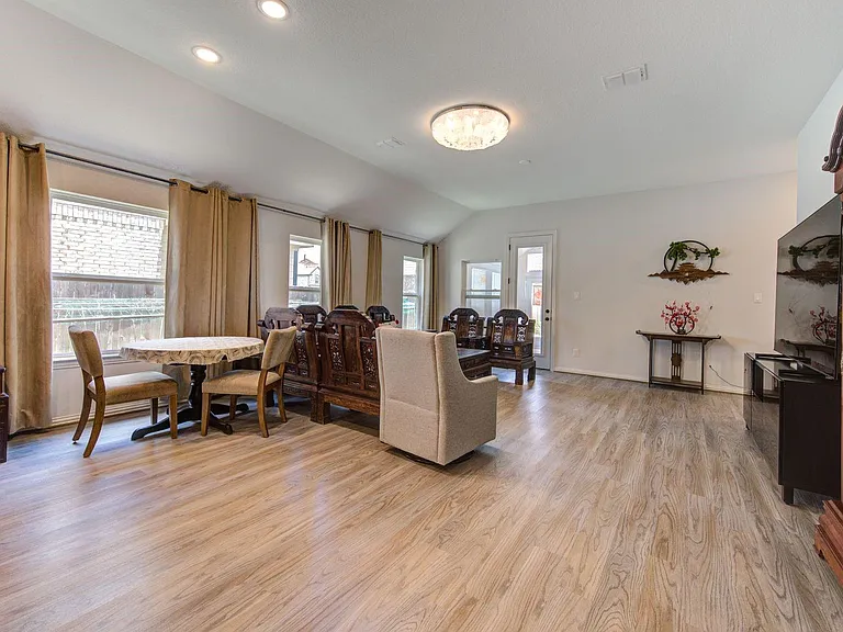 3507 Sunburst Ct — Photo 18