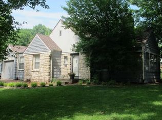 8017 Summit St, Kansas City, MO 64114