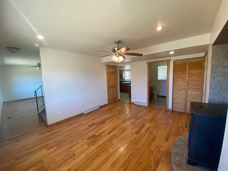 618 1/2 W Indian Creek Dr — Photo 16