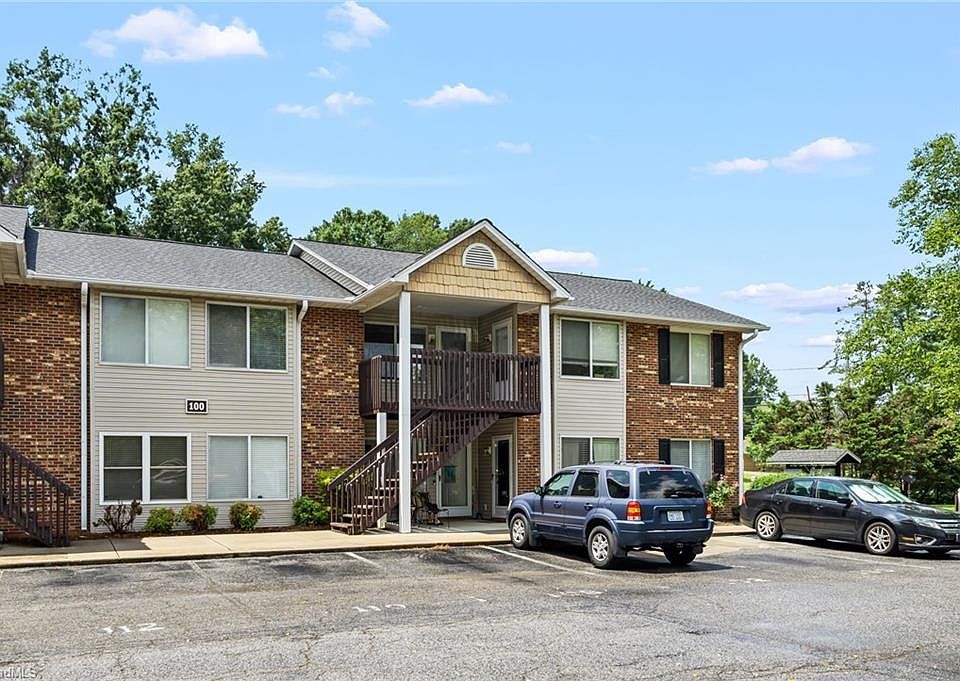 1st image of 110 W Brook Ct