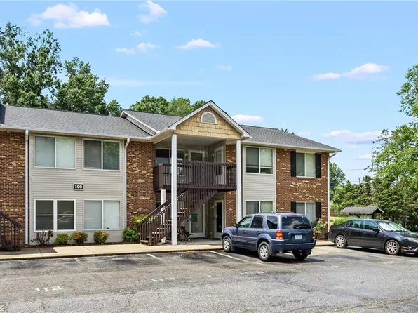110 W Brook Ct, High Pt, NC 27263