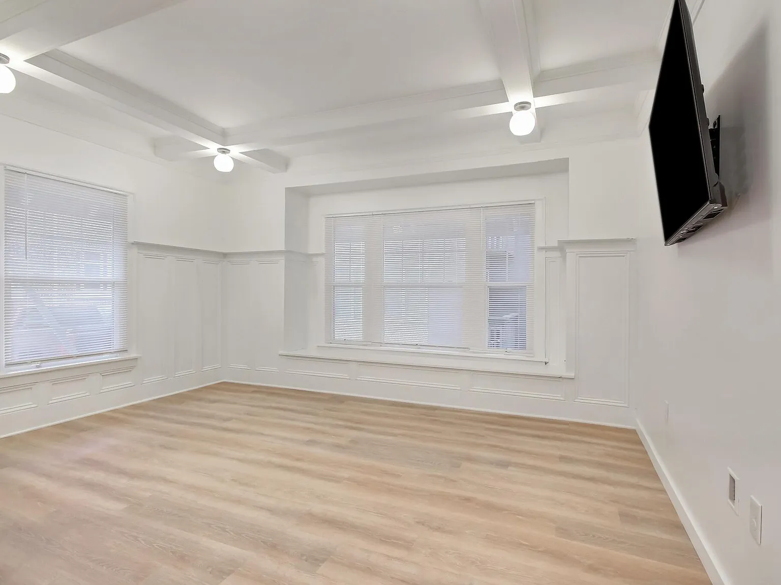 9 bed, 1200 sqft, $13,400 — Photo 2