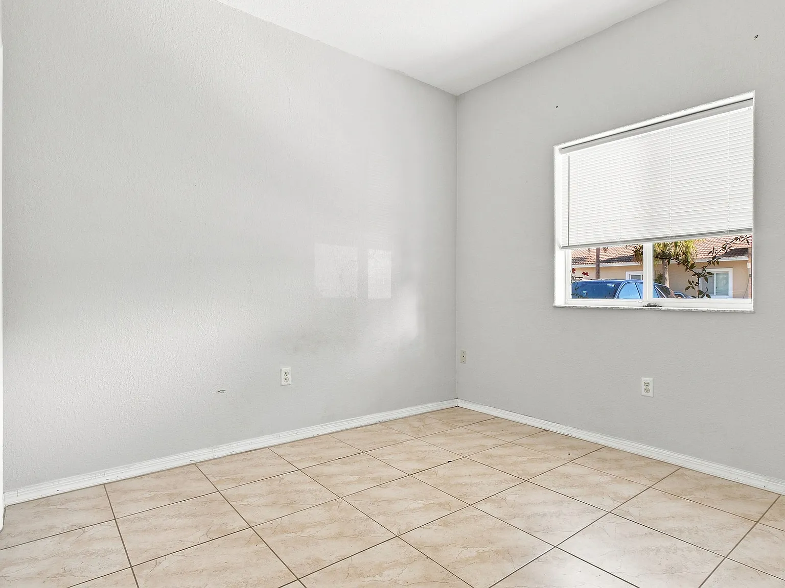 2 bed, 898 sqft, $1,950 — Photo 4