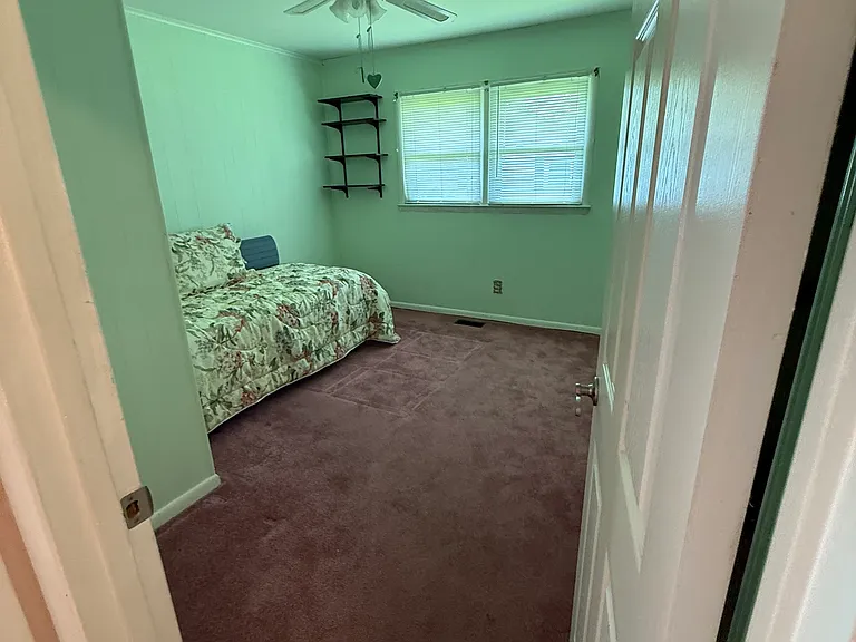 109 London Ln — Photo 9