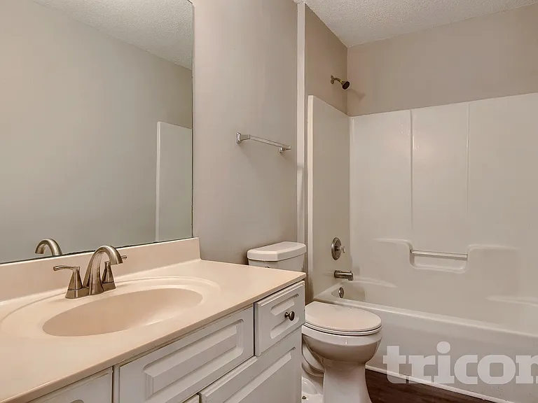 1309 Vine Cir — Photo 11
