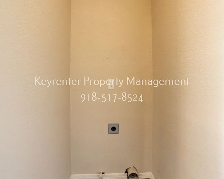 S 79th E Ave Duplex — Photo 30