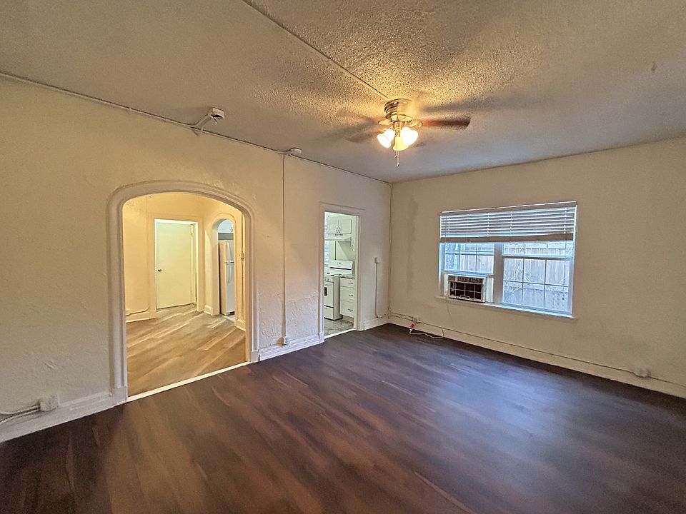 1st image of 1625 McCullough Ave APT 3