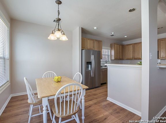 5th image of 2806 Encino Frst