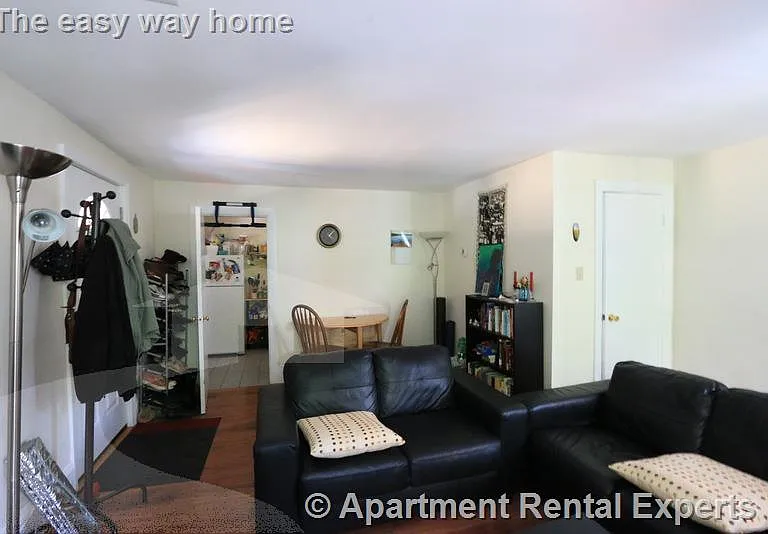 400 Franklin St #4 — Photo 3