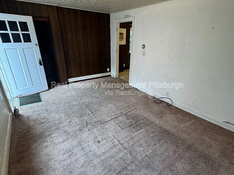 2812 Edwards Way — Photo 2