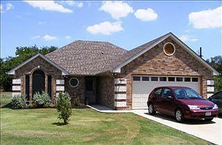 4th image of 915 Charles Ct