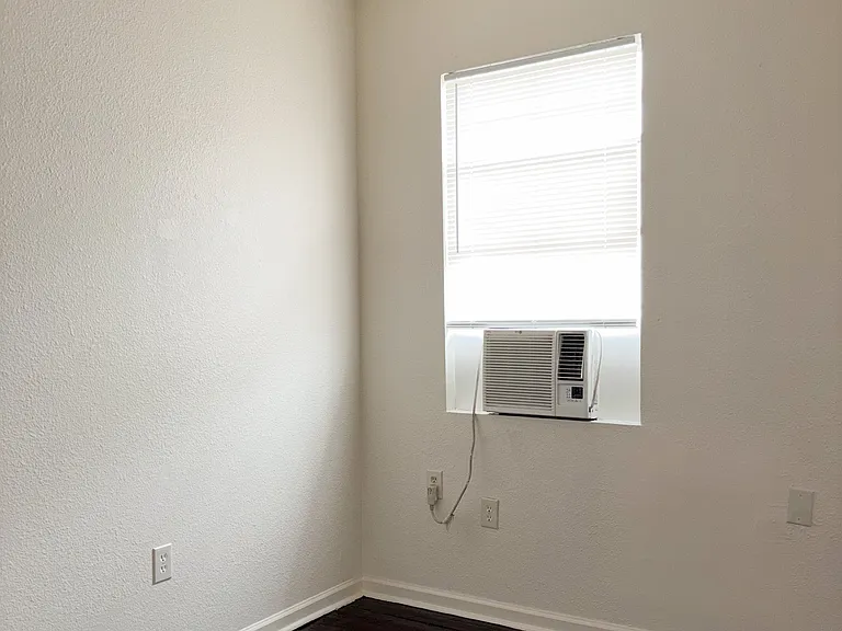 2127 New Orleans St — Photo 9