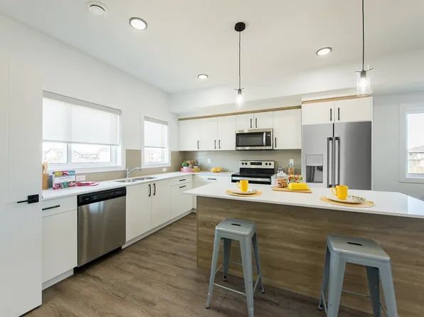 Granville West, 3155 Granville Dr NW, Edmonton, AB T5T 4V3