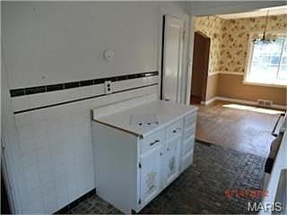 5th image of 215 Tacoma Dr