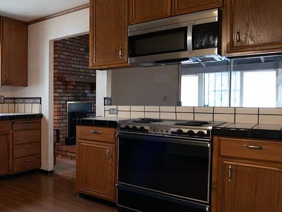 2nd image of 2920 Rosewood Ave