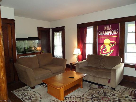 4th image of 3017 Portman Ave