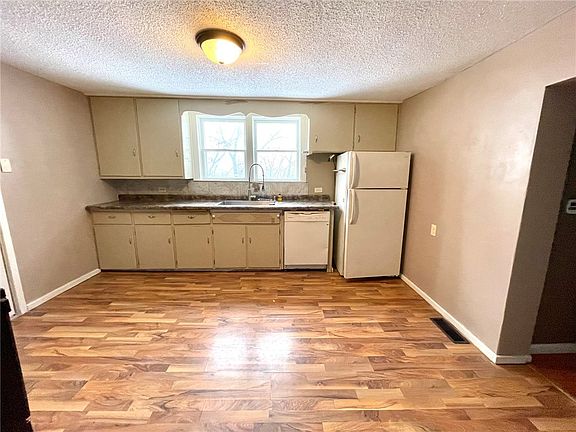 4th image of 1109 3rd Street W