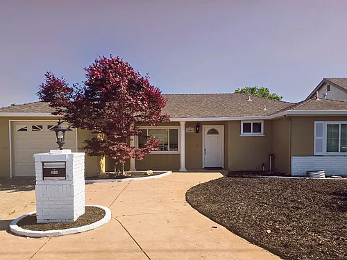 3046 Greenwood Dr Photo 1