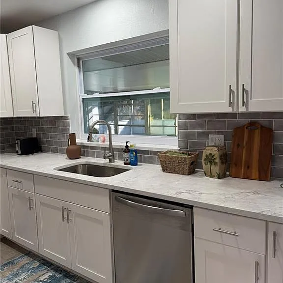 154 SE Selva Ct — Photo 4
