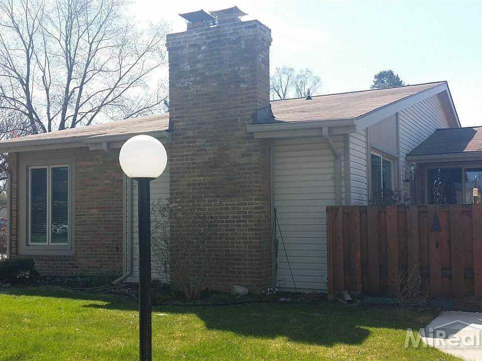 1st image of 7 Willow Way #1