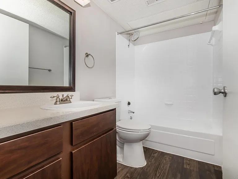 Eagle's Point Apartments — Photo 36
