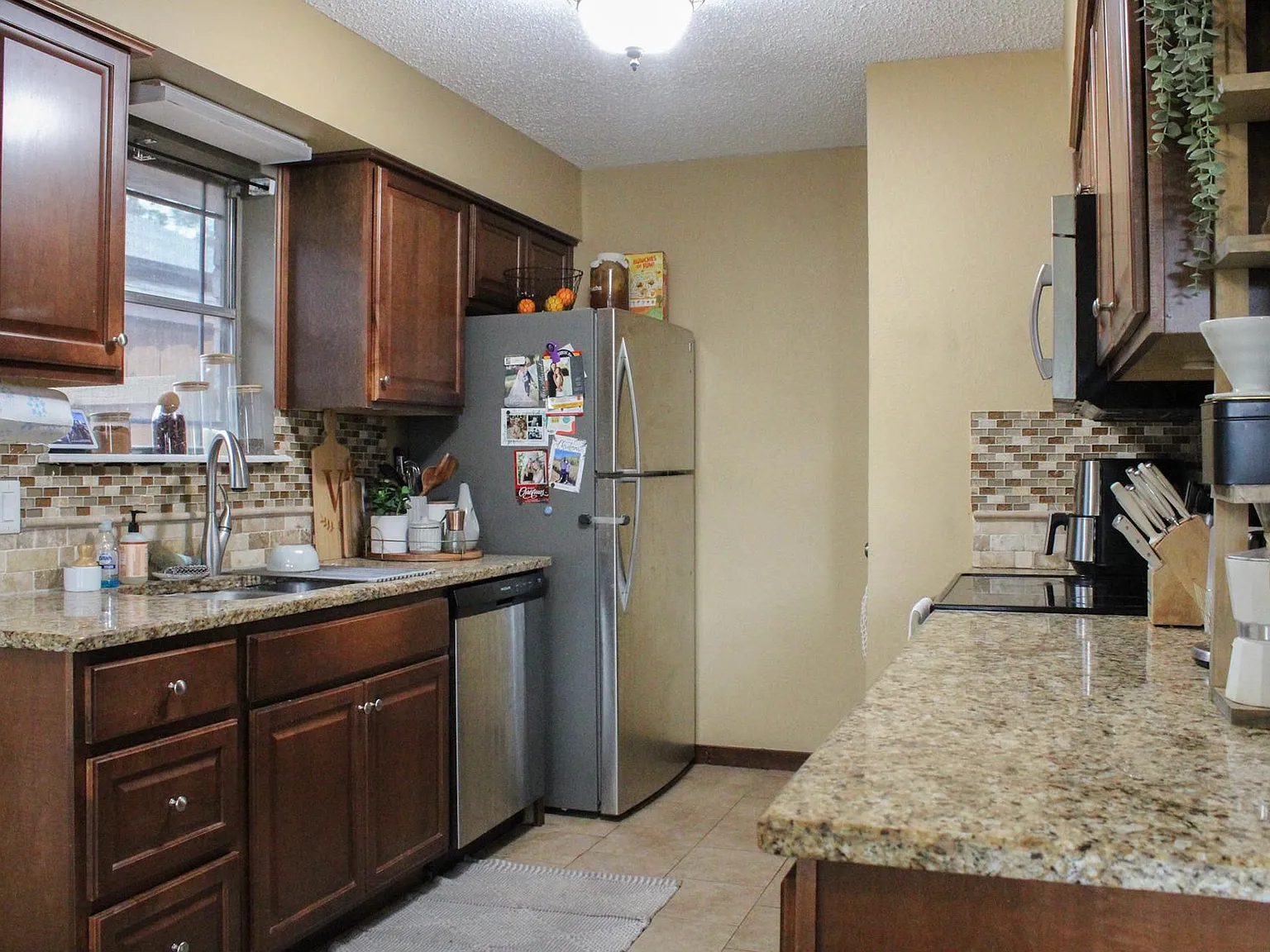 2102 Meadowgrove Dr — Photo 2