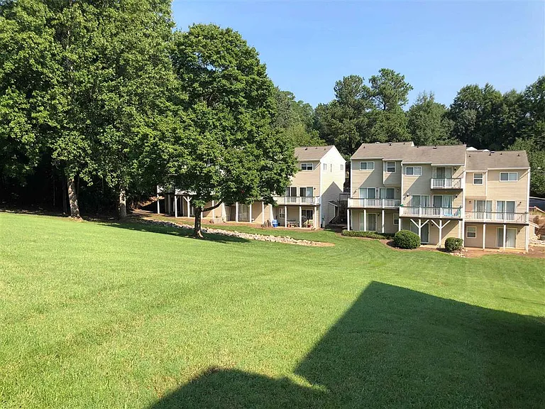 Village of Pickwick — Photo 6