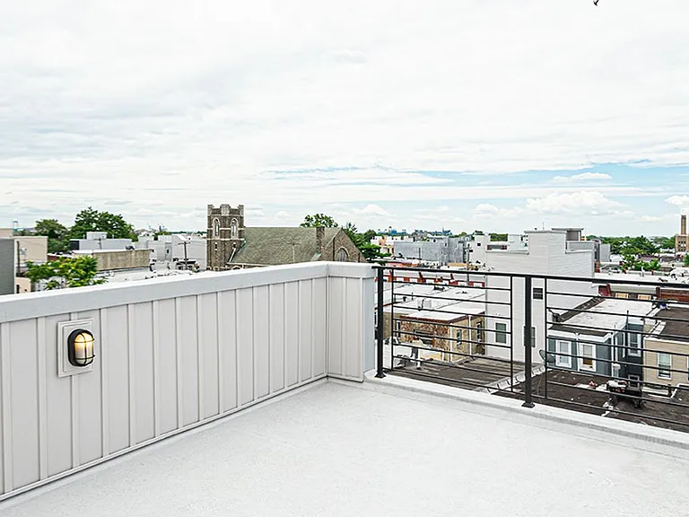 2137 Cross St — Photo 21