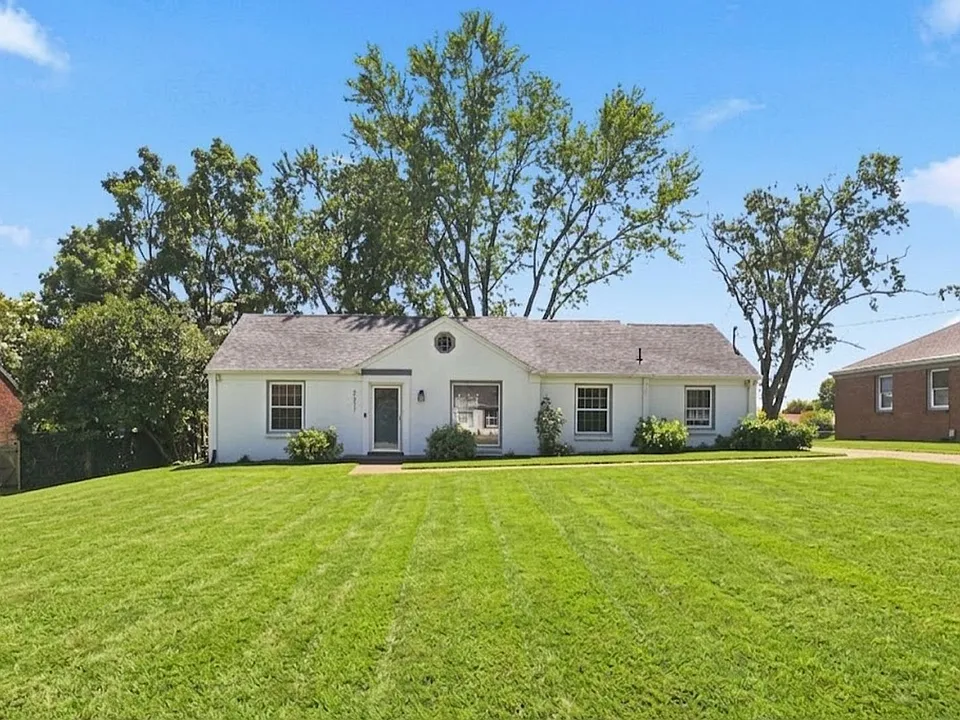 2317 Deerwood Rd