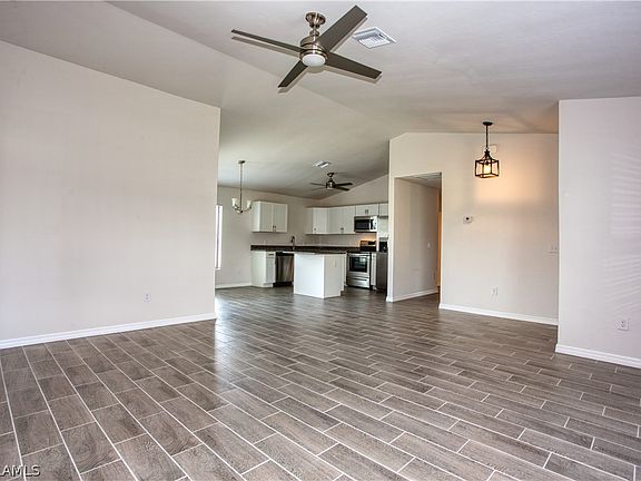 4th image of 708 SW 31st Terrace Cpe