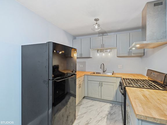 3rd image of 415 S Maple Ave APT 703
