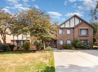 52 Parliament Dr W #127, Palos Heights, IL 60463