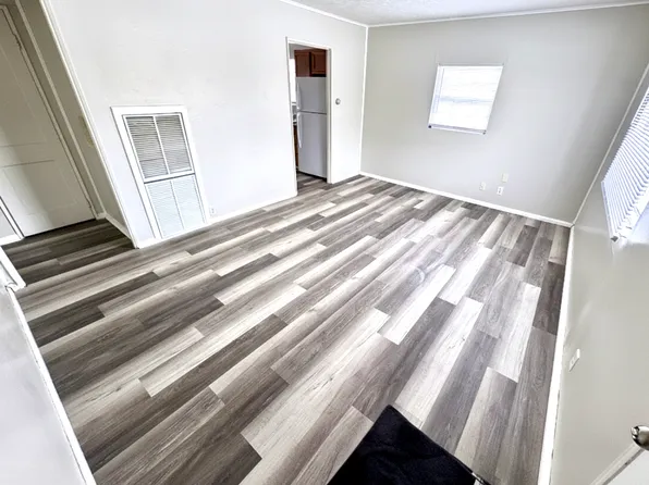 1112 Sunset Dr, Rantoul, IL 61866