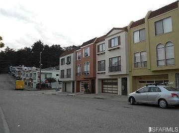 2nd image of 474 Yale St